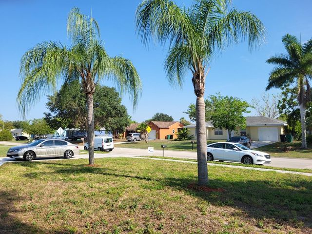 702 SW Belmont Circle, Port St. Lucie, Port St Lucie, FL 34953