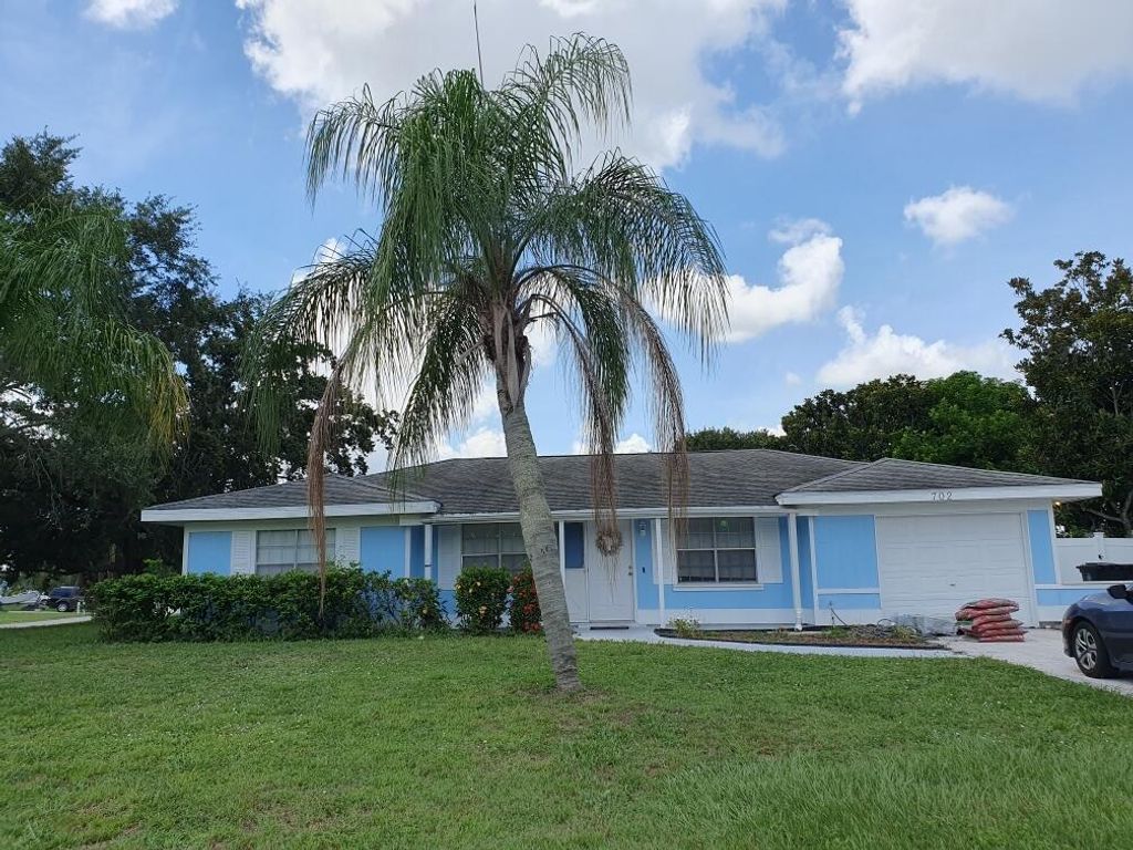 702 SW Belmont Circle, Port St. Lucie, Port St Lucie, FL 34953