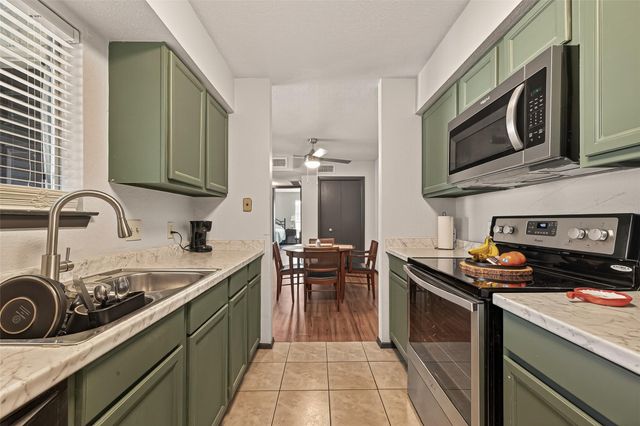 7313 Gulf Freeway 911, Houston, TX 77017