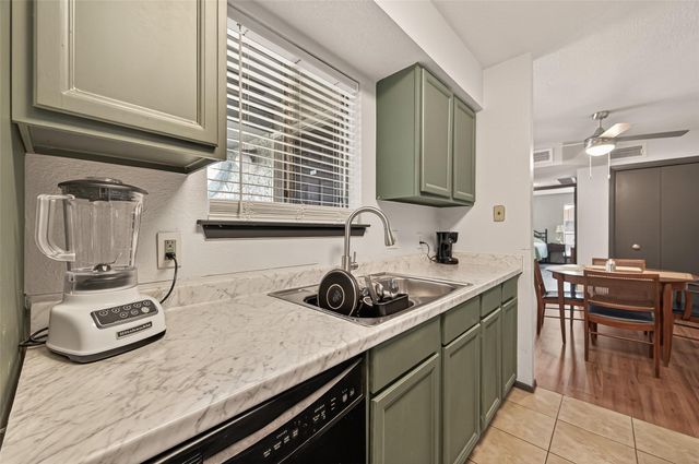 7313 Gulf Freeway 911, Houston, TX 77017