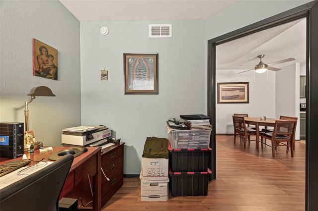 7313 Gulf Freeway 911, Houston, TX 77017