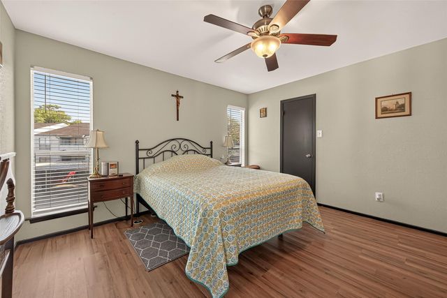 7313 Gulf Freeway 911, Houston, TX 77017