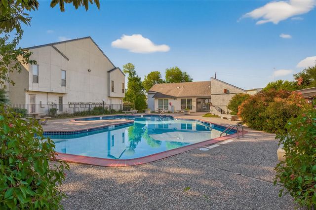 7313 Gulf Freeway 911, Houston, TX 77017