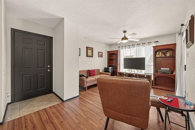 7313 Gulf Freeway 911, Houston, TX 77017