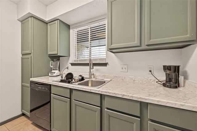 7313 Gulf Freeway 911, Houston, TX 77017