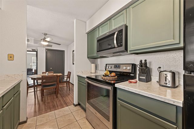 7313 Gulf Freeway 911, Houston, TX 77017