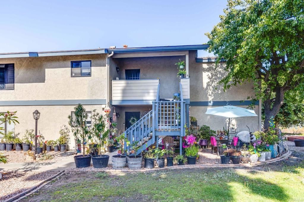 221 Stage Coach Road, Oceanside, CA 92057 — exterior