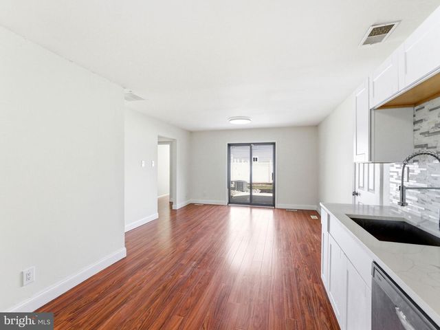 47 PINEWOOD LN, Sicklerville, NJ 08081