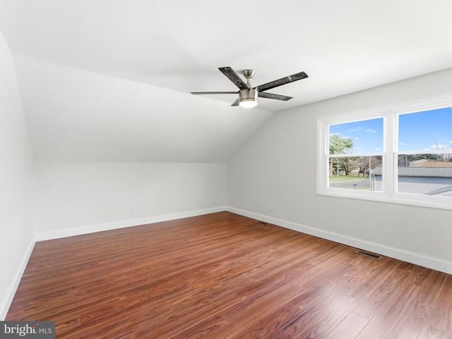 47 PINEWOOD LN, Sicklerville, NJ 08081