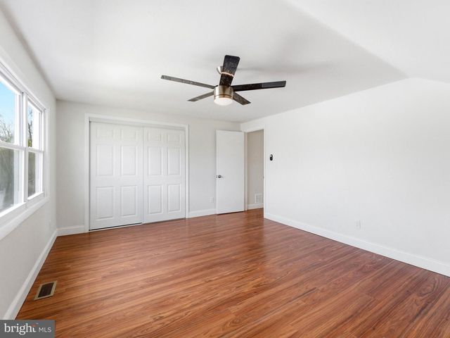 47 PINEWOOD LN, Sicklerville, NJ 08081