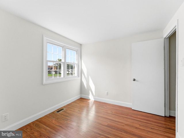 47 PINEWOOD LN, Sicklerville, NJ 08081