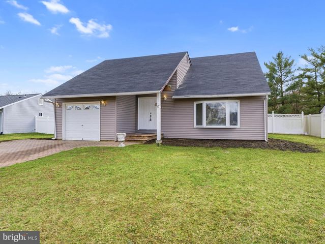 47 PINEWOOD LN, Sicklerville, NJ 08081