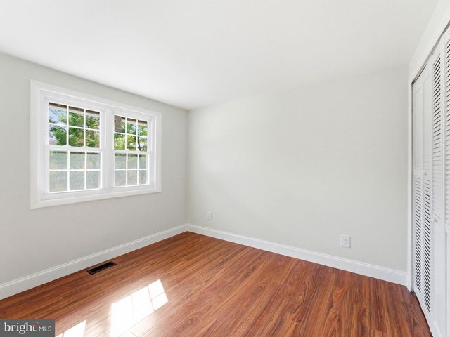 47 PINEWOOD LN, Sicklerville, NJ 08081