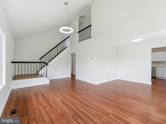 47 PINEWOOD LN, Sicklerville, NJ 08081