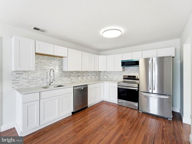 47 PINEWOOD LN, Sicklerville, NJ 08081