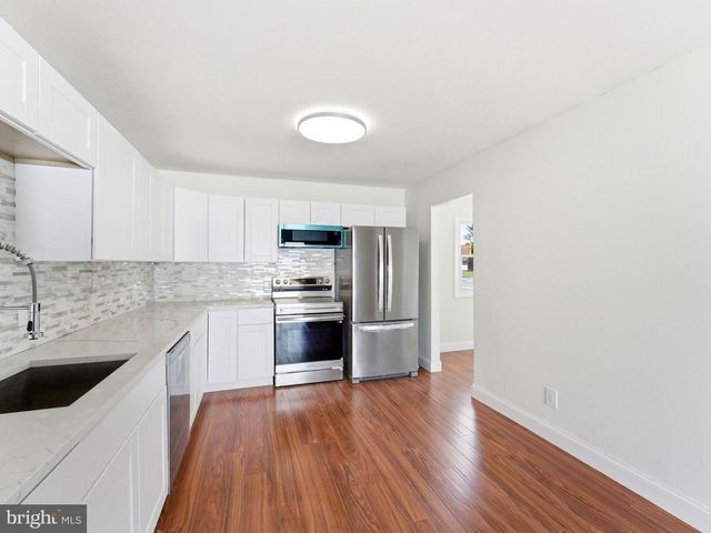 47 PINEWOOD LN, Sicklerville, NJ 08081