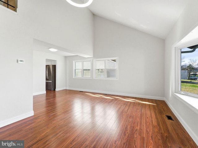 47 PINEWOOD LN, Sicklerville, NJ 08081