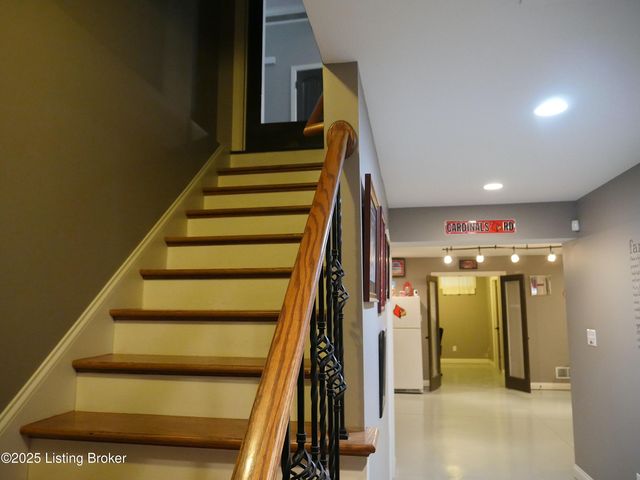 7220 Oakburn Dr, Louisville, KY 40258