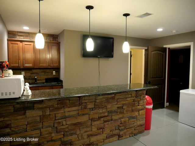 7220 Oakburn Dr, Louisville, KY 40258