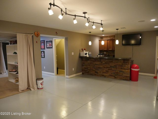 7220 Oakburn Dr, Louisville, KY 40258