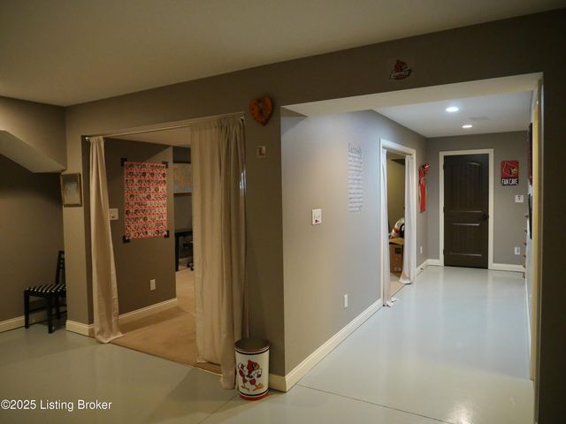 7220 Oakburn Dr, Louisville, KY 40258