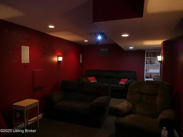 7220 Oakburn Dr, Louisville, KY 40258