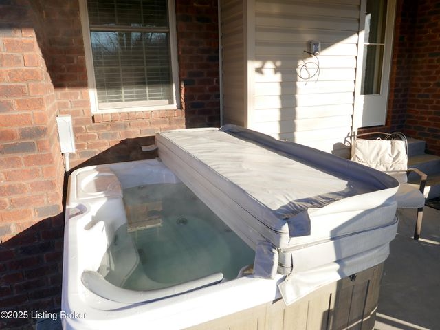 7220 Oakburn Dr, Louisville, KY 40258