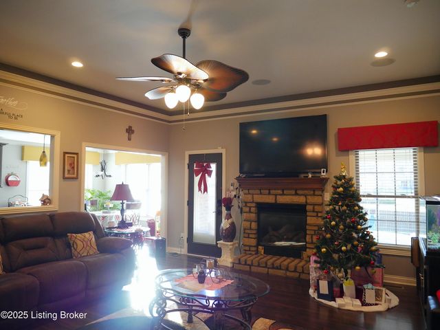 7220 Oakburn Dr, Louisville, KY 40258