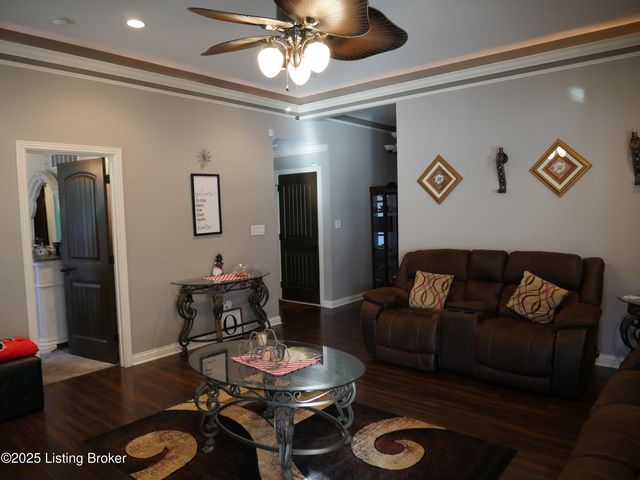 7220 Oakburn Dr, Louisville, KY 40258