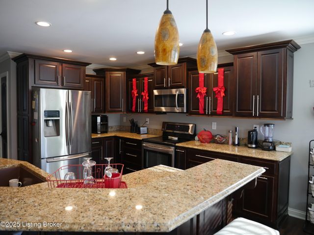 7220 Oakburn Dr, Louisville, KY 40258