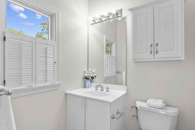 24 Bluff Ave, Mashpee, MA 02649