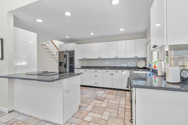 24 Bluff Ave, Mashpee, MA 02649