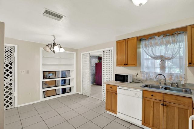 4737 LONGWOOD AVE, Holiday, FL 34690