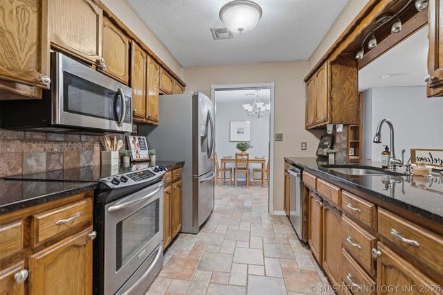 3133 Cardinal Drive, Ardmore, OK 73401