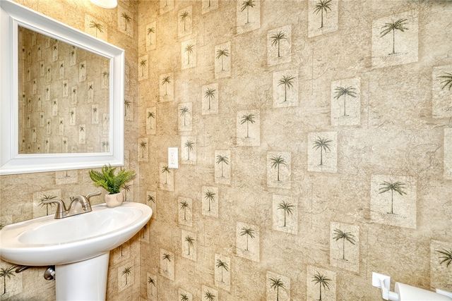 1300 Surrey Garden Way, Webster, NY 14580