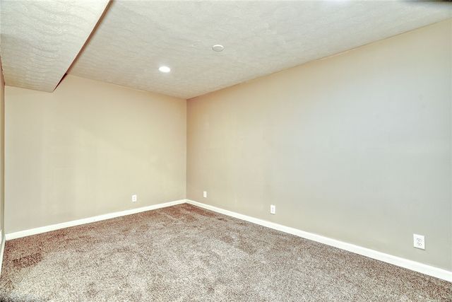 1300 Surrey Garden Way, Webster, NY 14580