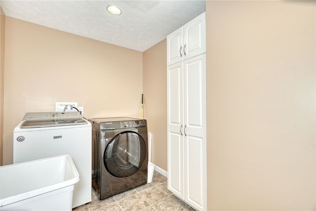 1300 Surrey Garden Way, Webster, NY 14580