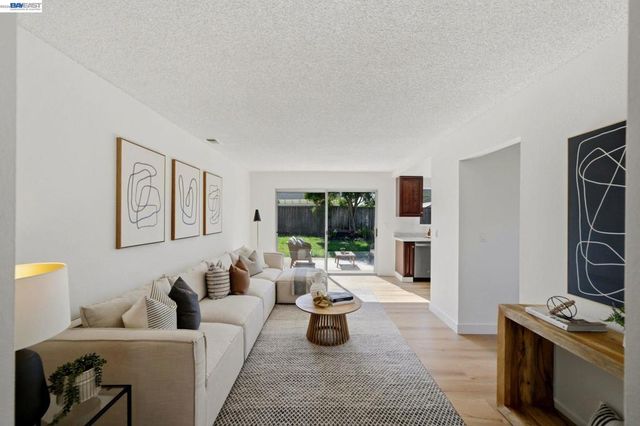 1686 Rhododendron Dr, Livermore, CA 94551