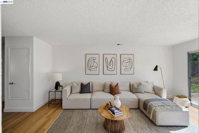 1686 Rhododendron Dr, Livermore, CA 94551