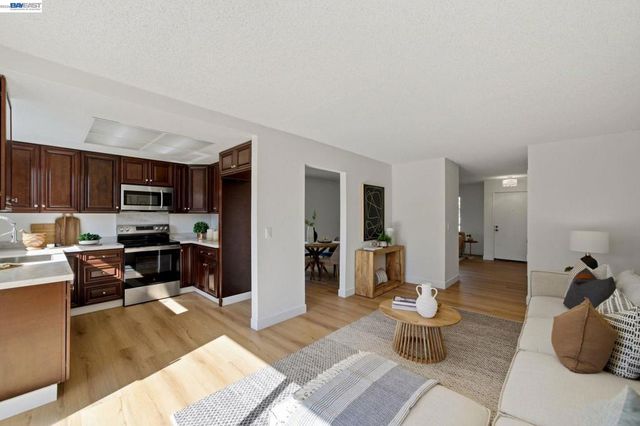 1686 Rhododendron Dr, Livermore, CA 94551