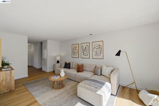 1686 Rhododendron Dr, Livermore, CA 94551