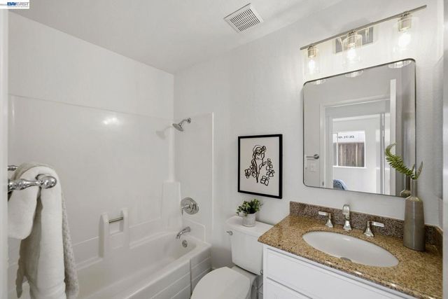 1686 Rhododendron Dr, Livermore, CA 94551