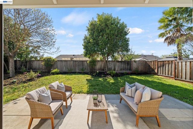 1686 Rhododendron Dr, Livermore, CA 94551