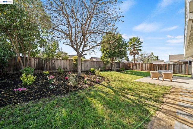 1686 Rhododendron Dr, Livermore, CA 94551