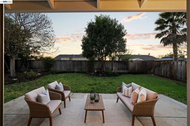 1686 Rhododendron Dr, Livermore, CA 94551