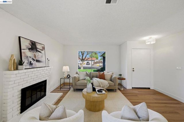 1686 Rhododendron Dr, Livermore, CA 94551