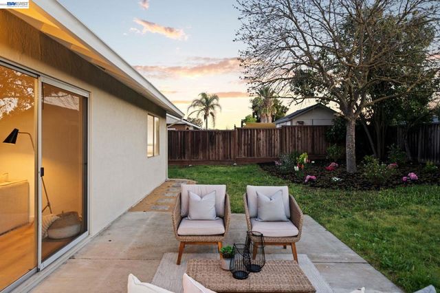 1686 Rhododendron Dr, Livermore, CA 94551