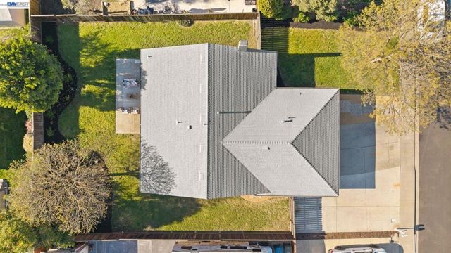 1686 Rhododendron Dr, Livermore, CA 94551