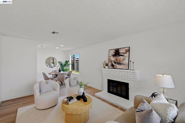 1686 Rhododendron Dr, Livermore, CA 94551