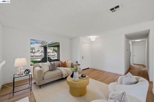 1686 Rhododendron Dr, Livermore, CA 94551